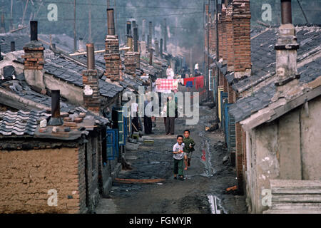 Lane in Fushun Stadt, wo Kohle Bergbau Arbeitnehmer traditionell lebte, Provinz Liaoning, China Stockfoto