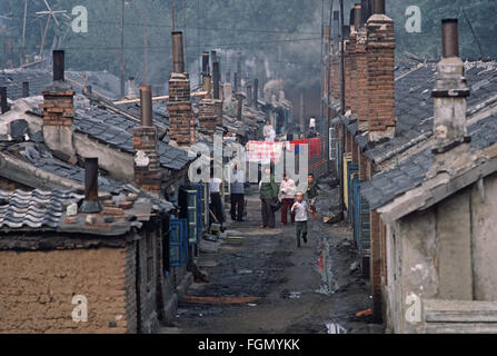 Lane in Fushun Stadt, wo Kohle Bergbau Arbeitnehmer traditionell lebte, Provinz Liaoning, China Stockfoto