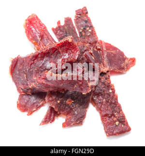 Teil von Beef Jerky (Nahaufnahme) auf reinen weißen Hintergrund Stockfoto