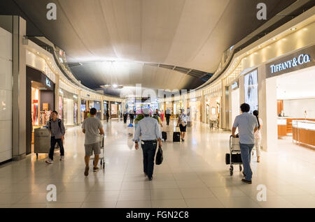 Suvarnabhumi Airport Einzelhandel Bangkok Thailand // BANGKOK, Thailand — Einzelhandel im Suvarnabhumi Airport Terminal, Bangkok, Thailand. Stockfoto