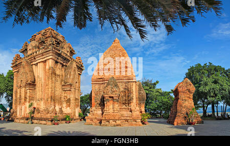 Po Ngar Cham Türme in Nha Trang, Vietnam. Türme wurden von den Cham Zivilisation errichtet. Stockfoto