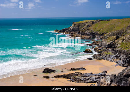 Mit Blick auf Pentire Schritte Strand an der Nordküste von Cornwall England UK Europa Stockfoto