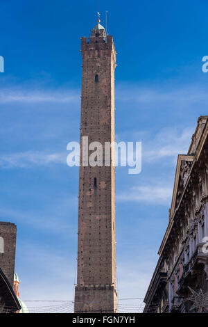 Torre Degli Asinelli, einer der zwei Türme, Symbol von Bologna Stockfoto