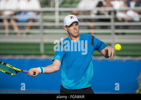 Delray Beach, Florida, USA. 21. Februar 2016. 21. Februar: DELRAY BEACH, FL: Sam Querrey(USA) in Aktion hier Niederlagen Rajeev Ram(USA) 64 76(6) 2016 Delray Beach Open eine Turnier der ATP Masters 250 Delray Beach Tennis Center in Delray Beach, Florida statt. Bildnachweis: Andrew Patron/Zuma Draht Credit: Andrew Patron/ZUMA Draht/Alamy Live-Nachrichten Stockfoto