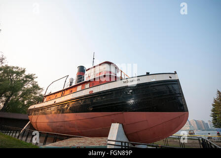 Der historische Schlepper, benannt nach Champion Ruderer Ned Hanlan auf dem Display an der Fähre dock Hanlans Point, Toronto Island Kanada Stockfoto