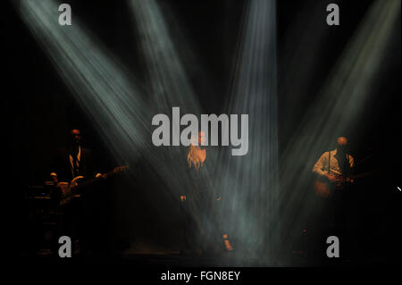 Liverpool, Großbritannien. 21. Februar 2016. Sänger, Leona Lewis, führt die öffnung Nacht ihres 'ICH BIN' Tour am Empire Theatre, Liverpool. © Paul Warburton Stockfoto