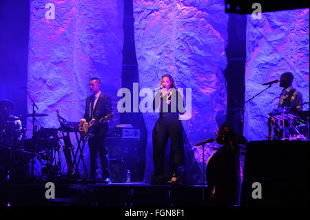 Liverpool, Großbritannien. 21. Februar 2016. Sänger, Leona Lewis, führt die öffnung Nacht ihres 'ICH BIN' Tour am Empire Theatre, Liverpool. © Paul Warburton/Alamy leben Nachrichten Stockfoto