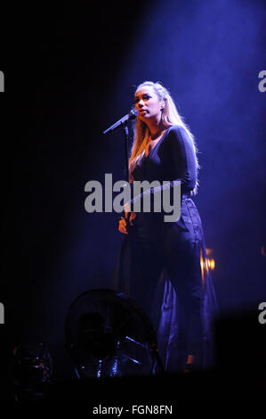 Liverpool, Großbritannien. 21. Februar 2016. Sänger, Leona Lewis, führt die öffnung Nacht ihres 'ICH BIN' Tour am Empire Theatre, Liverpool. © Paul Warburton/Alamy leben Nachrichten Stockfoto