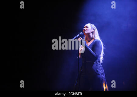 Liverpool, Großbritannien. 21. Februar 2016. Sänger, Leona Lewis, führt die öffnung Nacht ihres 'ICH BIN' Tour am Empire Theatre, Liverpool. © Paul Warburton Stockfoto