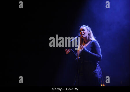 Liverpool, Großbritannien. 21. Februar 2016. Sänger, Leona Lewis, führt die öffnung Nacht ihres 'ICH BIN' Tour am Empire Theatre, Liverpool. © Paul Warburton/Alamy leben Nachrichten Stockfoto