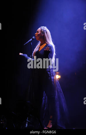 Liverpool, Großbritannien. 21. Februar 2016. Sänger, Leona Lewis, führt die öffnung Nacht ihres 'ICH BIN' Tour am Empire Theatre, Liverpool. © Paul Warburton/Alamy leben Nachrichten Stockfoto