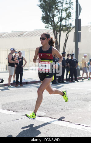 Desiree Linden läuft die US-Olympia-Marathon-Trials in Los Angeles Kalifornien 13. Februar 2016 würde sie 2. in 02:28:54 beenden Stockfoto