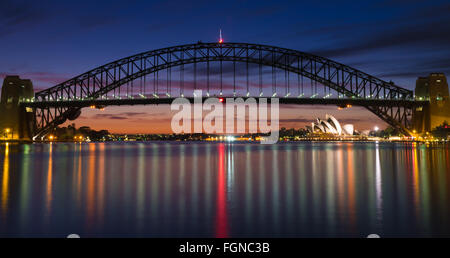 Sydney Harbour vor der Sonne, vom Blues Point Reserve Stockfoto