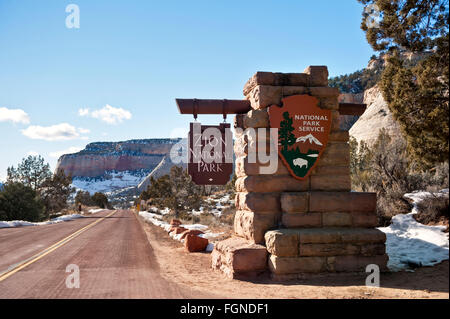 Zion Nationalpark Eingang Zeichen, Utah, winter Stockfoto