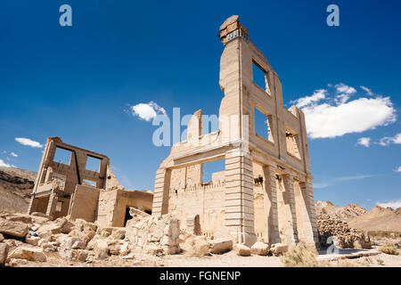 Die Überreste der Cook-Bank in der Wüste Geisterstadt Rhyolite, Nevada Stockfoto