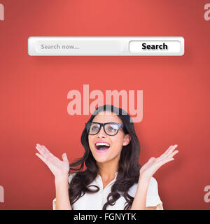 Zusammengesetztes Bild der hübsche Brünette in Hipster Gläser Stockfoto Zusammengesetztes Bild der hübsche Brünette in Hipster Gläser Stockfoto