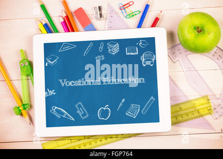 Beruflichen Bildung gegen Schüler Schreibtisch mit TabletPC Stockfoto