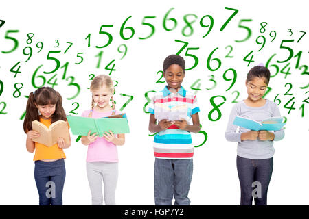 Zusammengesetztes Bild der Grundschule Schüler lesen Stockfoto