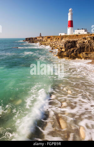 Der Portland Bill Leuchtturm auf der Isle of Portland in Dorset, England an einem sonnigen Tag. Stockfoto