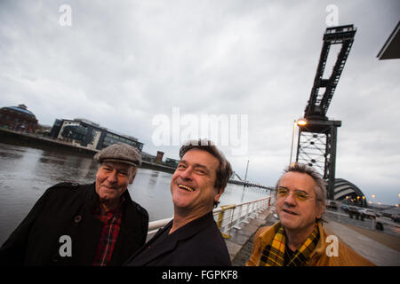 Bay City Rollers (von links nach rechts: Alan Longmuir, Les McKeown, Stuart "Woody" Wood), in Glasgow, Schottland, am 7. Dezember 2015. Stockfoto