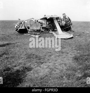 Ereignisse, zweiter Weltkrieg, Sowjetunion, Sommer 1941, zerstörtes sowjetisches Doppeldecker-Kampfflugzeug Polikarpov I-153, Ukraine, Deutsche Heeresgruppe Süd, Zusatzrechte-Clearences-nicht verfügbar Stockfoto