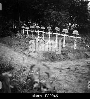 Zweiter Weltkrieg, Sowjetunion, Sommer 1941, deutsche Militärgräber, Aufnahme eines Mitglieds eines Reichsarbeitsdienstes, der an der Ostfront (Rad Abteilung K. 1/130), Heeresgruppe Süd, Ukraine eingesetzt wurde, Zusatzrechte-Clearences-nicht vorhanden Stockfoto