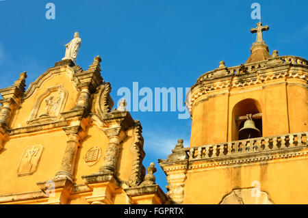Iglesia la Recolección zählt zu den wichtigsten kulturellen Sehenswürdigkeiten von Leon, Nicaragua Stockfoto