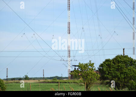 Arbeitsbühnen für die Übertragung von Radiowellen im langwelligen Bereich. Mittel der Kommunikation mit u-Booten. Stockfoto