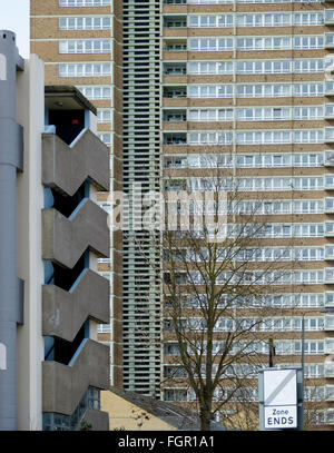 27. März 2015 - London: Totteridge House - ein Hochhaus-Turm, erbaut in den 1970er Jahren Wandsworth Rat Stockfoto