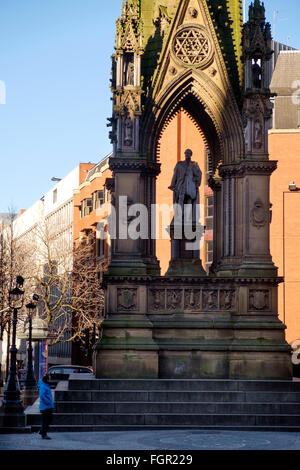 Manchester, UK - 15. Februar 2016: außen Manchester Town Hall am Albert Square, das Albert Memorial Stockfoto