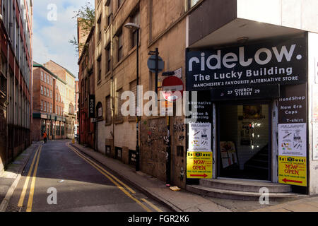 Manchester, UK 18. Februar 2016: Ridelow alternative Store auf Ecke Union Street / Church Street Stockfoto