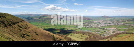 Abergavenny aus Sugar Loaf Mountain, schwarzen Berge, South Wales, UK Stockfoto