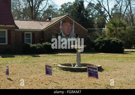 Donald Trump Plakat auf Seite des Hauses South Carolina USA Stockfoto