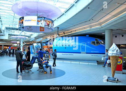 Hall von Schiphol Flughafen Amsterdam Niederlande Stockfoto