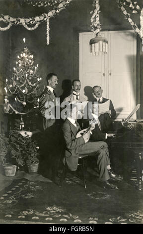 Weihnachten, Heiligabend, fünf Männer singen Weihnachtslieder, Buenos Aires, Argentinien, 1913, zusätzliche-Rechte-Clearences-nicht verfügbar Stockfoto