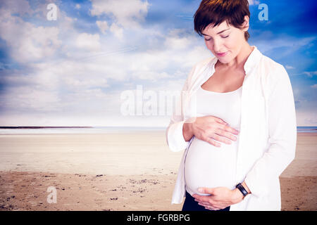 Zusammengesetztes Bild schöne schwangere Frau mit Bauch Stockfoto