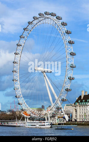 Das London Eye am Südufer der Themse, London, England, UK Stockfoto