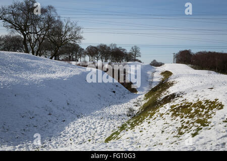 Graben aus der Römerzeit Antonine Wand, in der Nähe von Rough Castle römisches Kastell in Falkirk, Schottland. Stockfoto