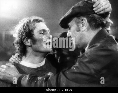 Sport,Fußball,Europameisterschaft 1972,Qualifikation,Viertelfinale,Spiel England gegen Bundesrepublik Deutschland,Wembley Stadion,London,29.4.1972,Trainer der Nationalmannschaft Helmut Schoen umarmende Stürmer Uli Hoeness nach dem 1:3 Sieg,Fußballspiel,Fußballspiel,Fußballspiele,Fußballspieler,Kicker,Fußballspieler,Fußballspieler,Spieler,Spieler,Trainer,Trainer,Trainer,Trainer,Trainer,Gewinner,Gewinner,Wembley-Sportler,Westdeutschland,70er Jahre,Westen,Schweiz,Schweiz,Schweiz,Schweiz,Schweiz,Schweiz,Schweiz,Schweiz,Schweiz,Schweiz,Schweiz,Schweiz,Schweiz,Schweiz,Schweiz,Schweiz,Schweiz,Schweiz Stockfoto