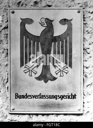 Justiz, Gericht, Bundesverfassungsgericht, Schild am Eingang des Amtssitz, Prinz-Max-Palais, Karlsruhe, 1960er, Zusatzrechte-Clearences-nicht vorhanden Stockfoto