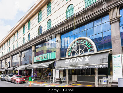 Fassade der 24-Stunden Mustafa Centre Shopping Mall in Little India, Singapur Stockfoto