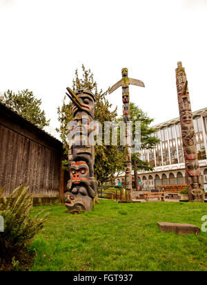 Schöne Totempfähle Thunder Bird Park Stockfoto