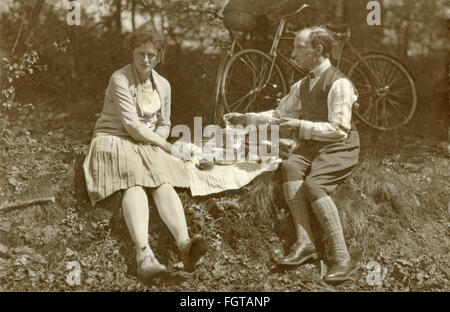 Freizeit, Paar im Arnsberger Wald, Deutschland, um 1924, Zusatz-Rechte-Clearences-nicht vorhanden Stockfoto