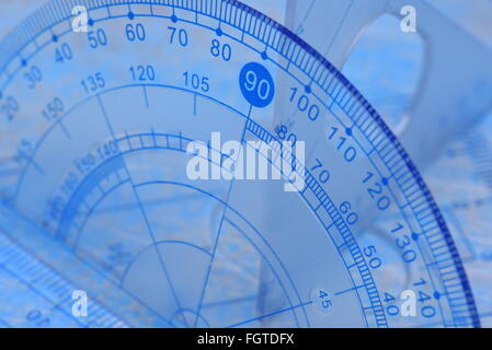 Transparente Winkelmesser, Lineal und Quadrat Messwerkzeuge Stockfoto