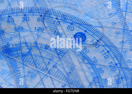 Transparente Winkelmesser, Lineal und Quadrat Messwerkzeuge Stockfoto