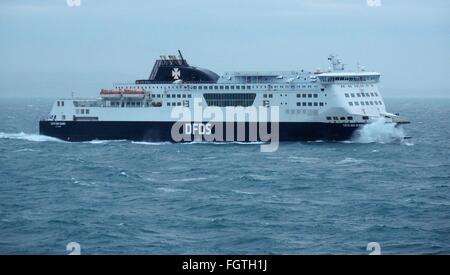 AJAXNETPHOTO. 20. FEBRUAR 2016. ÄRMELKANAL. -CROSS CHANNEL FÄHRE-DFDS SCHIFF CÔTES DES DUNES IN RICHTUNG DOVER. (SCHIFF WAR VORHER MYFERRY M.V. RODIN EX M.V.SEAFRANCE RODIN). FOTO: FREDERIC BEAUMONT/AJAX REF: P78FB162102 115 Stockfoto