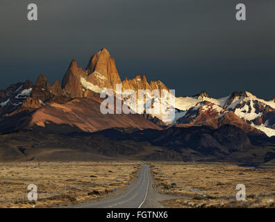 Mount Fitz Roy bei Sonnenaufgang. Nationalpark Los Glaciares, Patagonien, Argentinien Stockfoto