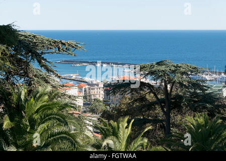 Blick Auf Stadt Und Meer, San Remo, Riviera, Ligurien, Italien | Blick auf Stadt und Meer, San Remo, Riviera, Ligurien, Italien Stockfoto