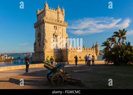 Lissabon, Portugal.  Im 16. Jahrhundert Torre de Belem.  Der Turm ist ein wichtiges Beispiel der manuelinischen Architektur Stockfoto