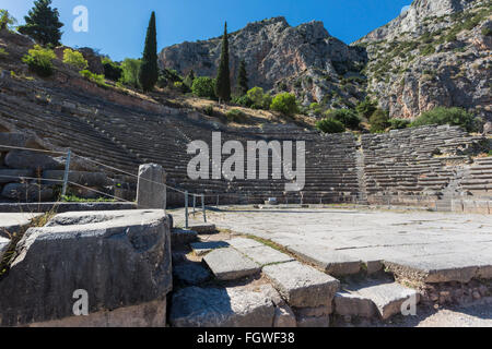 Alten Delphi, Phokis, Griechenland.  Das Theater von Delphi, stammt aus dem 4. Jahrhundert v. Chr. Stockfoto